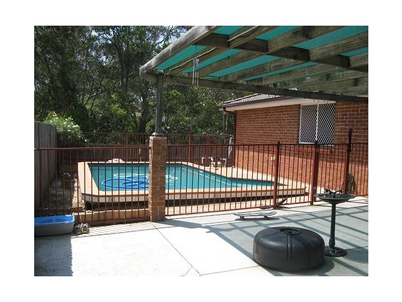 11 Freeman Cct, Ingleburn NSW 2565