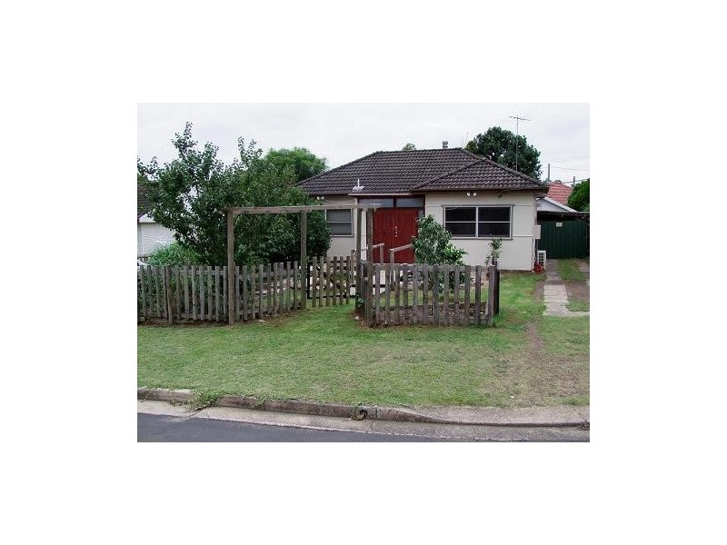 8 Argyle Place, Macquarie Fields NSW 2564