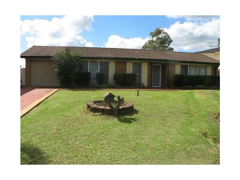 8 Stutz Place, Ingleburn NSW 2565