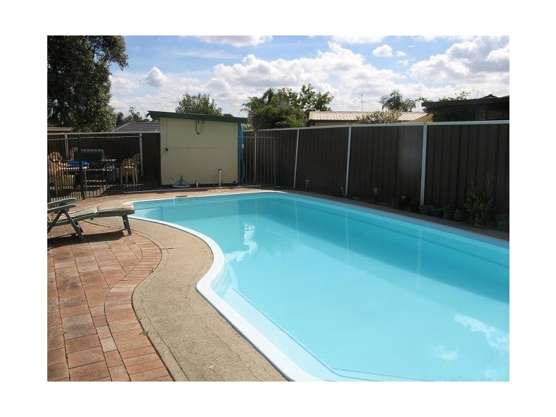 8 Stutz Place, Ingleburn NSW 2565