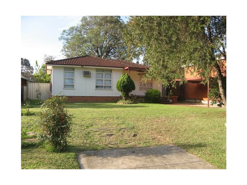 8 Koala Avenue, Ingleburn NSW 2565