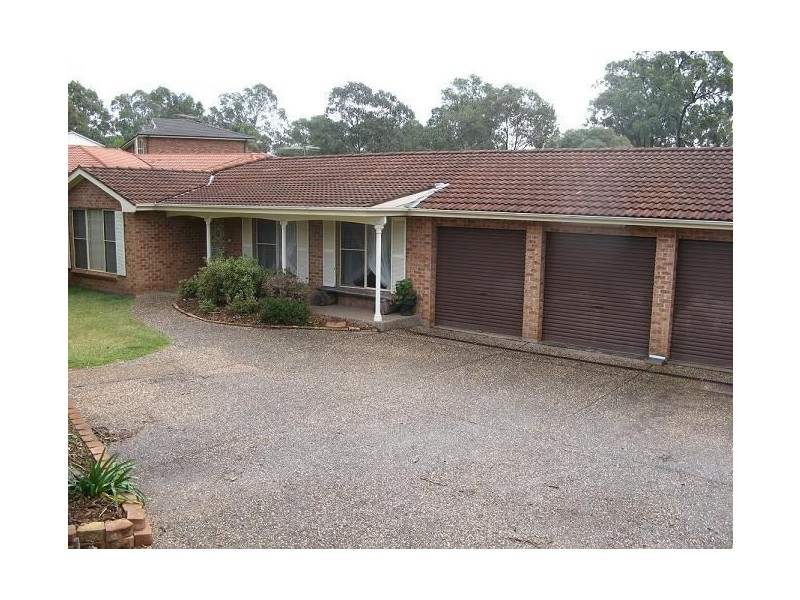 6 Leon Place, Ingleburn NSW 2565
