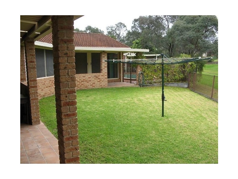 6 Leon Place, Ingleburn NSW 2565