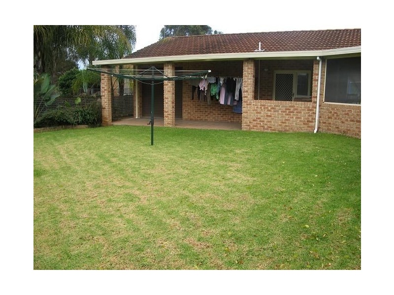 6 Leon Place, Ingleburn NSW 2565