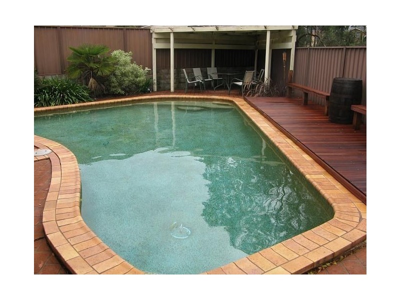 6 Leon Place, Ingleburn NSW 2565