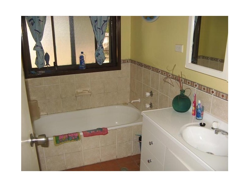 11 Brett Place, Ingleburn NSW 2565