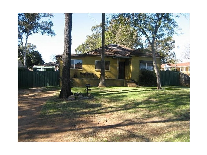 1 Drumalbyn Street, Ingleburn NSW 2565