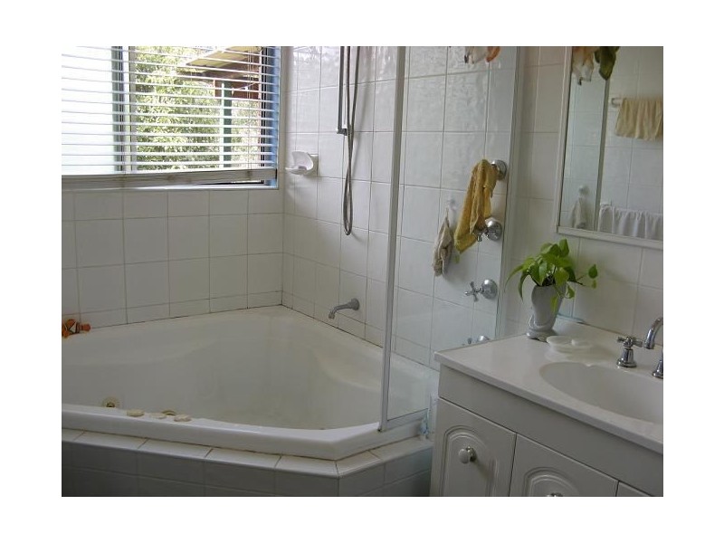 12 Thurso Place, St Andrews NSW 2566