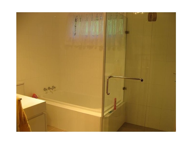 11/2 Whipbird Avenue, Ingleburn NSW 2565