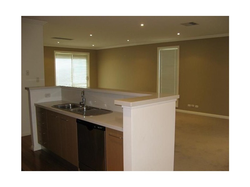 102 Governors Way, Macquarie Links NSW 2565