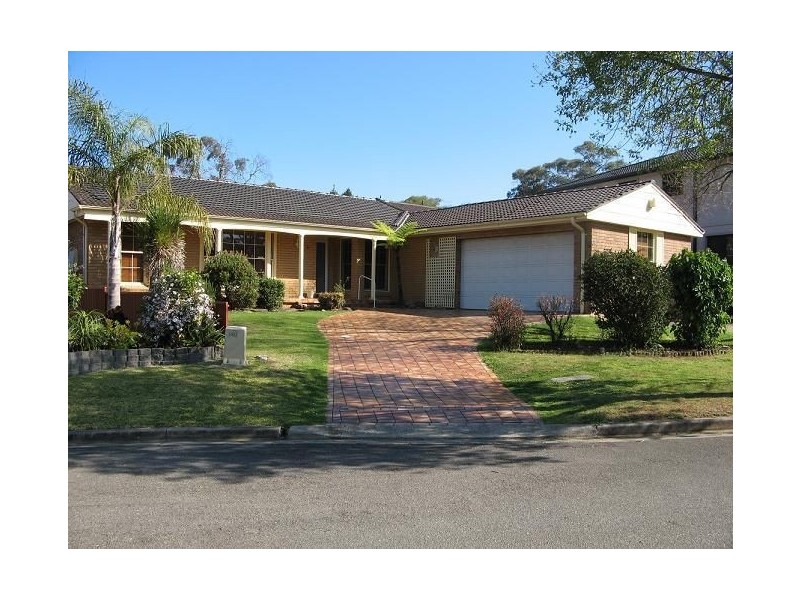 4 Buna Place, Glenfield NSW 2167