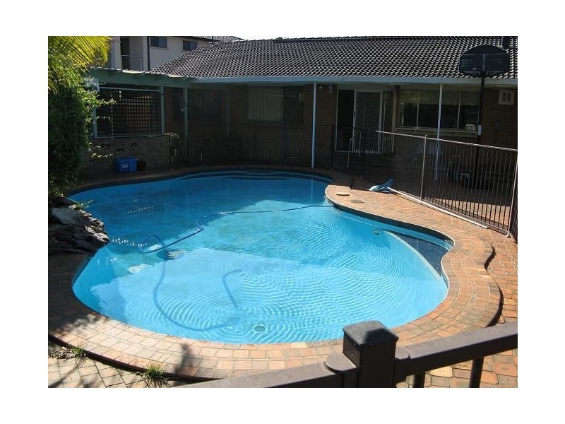4 Buna Place, Glenfield NSW 2167