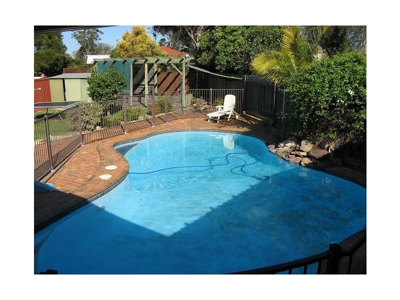 4 Buna Place, Glenfield NSW 2167