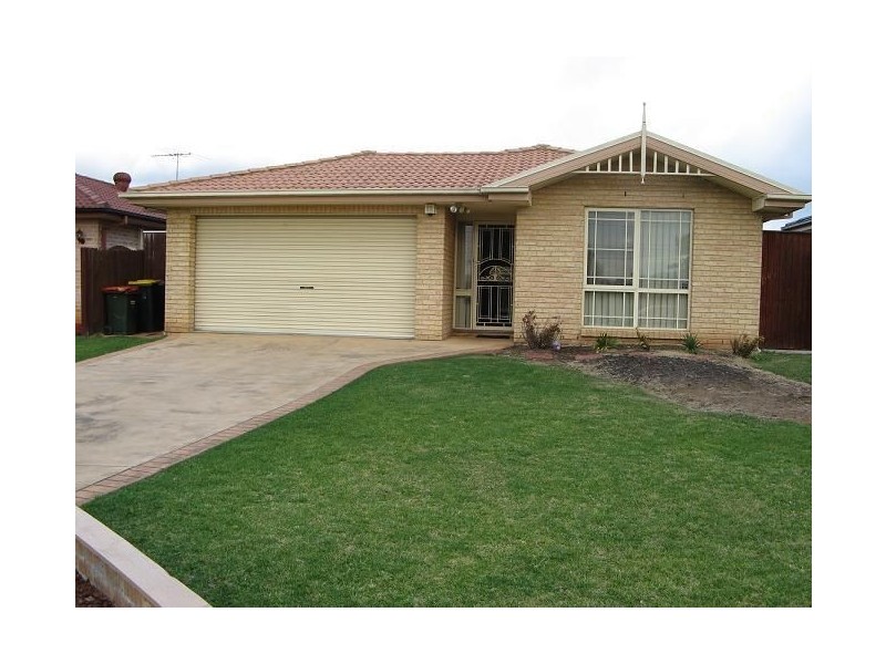 32 Wilkinson Crescent, Ingleburn NSW 2565