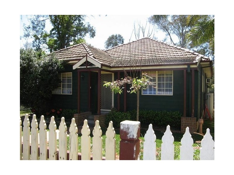 28 Gordon Avenue, Ingleburn NSW 2565