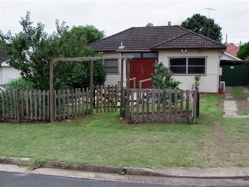 8 Argyle Place, Macquarie Fields NSW 2564