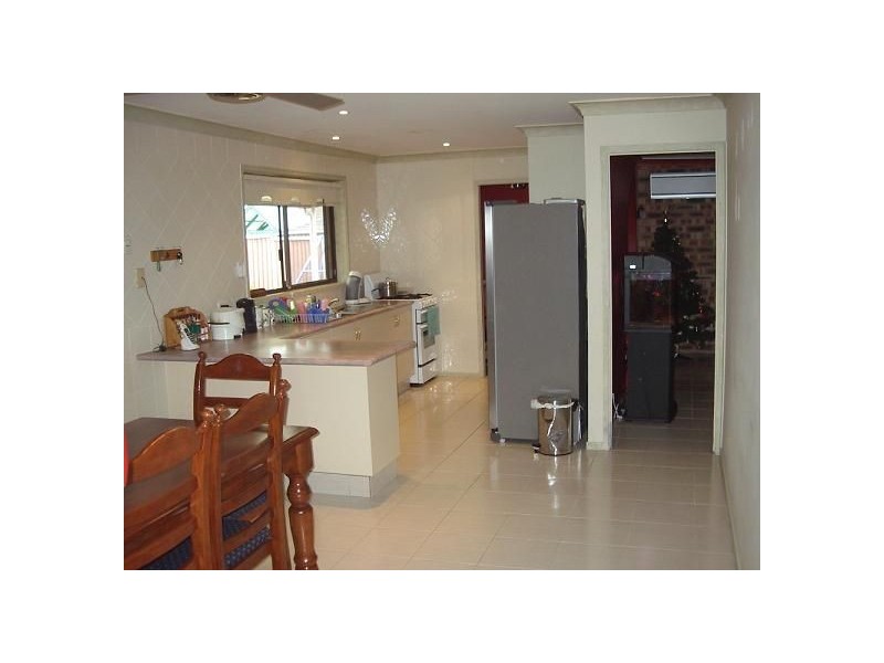 27 Geranium Avenue, Macquarie Fields NSW 2564