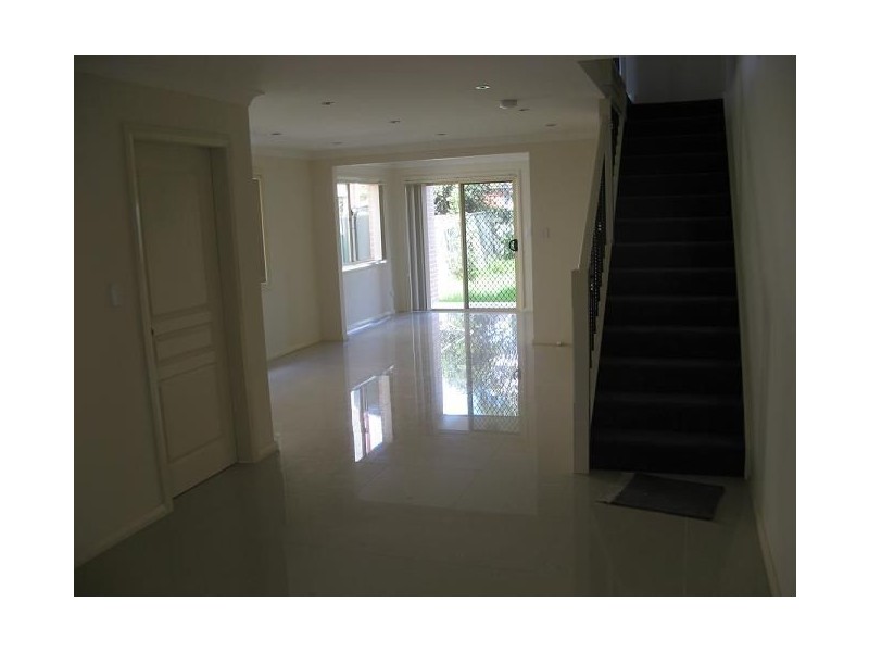 1/122 Ingleburn Road, Ingleburn NSW 2565