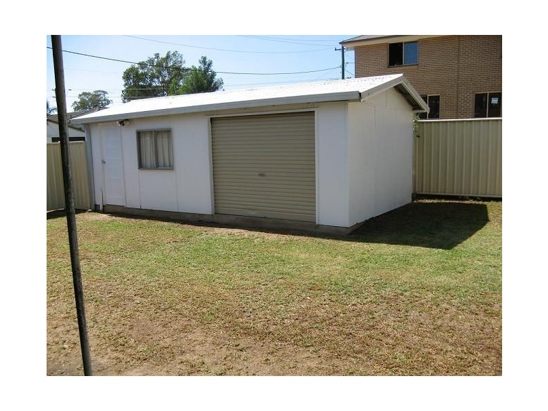 16 Ivanhoe Street, Ingleburn NSW 2565