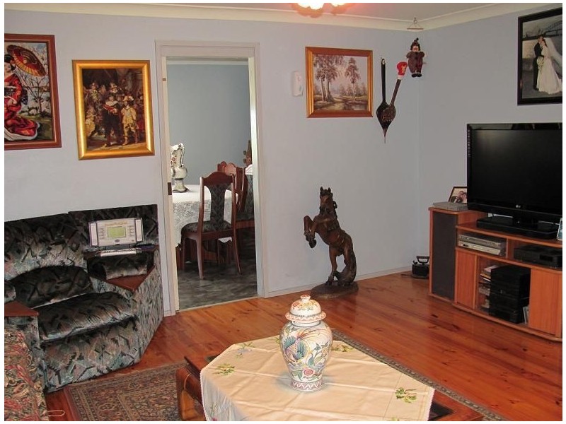 6 Burrinjuck Street, Leumeah NSW 2560