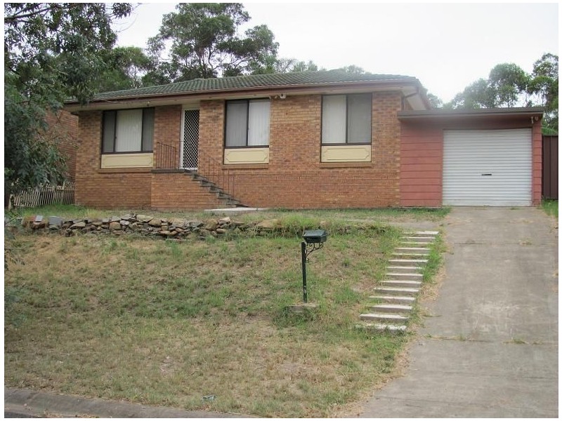 136 Helicia Road, Macquarie Fields NSW 2564