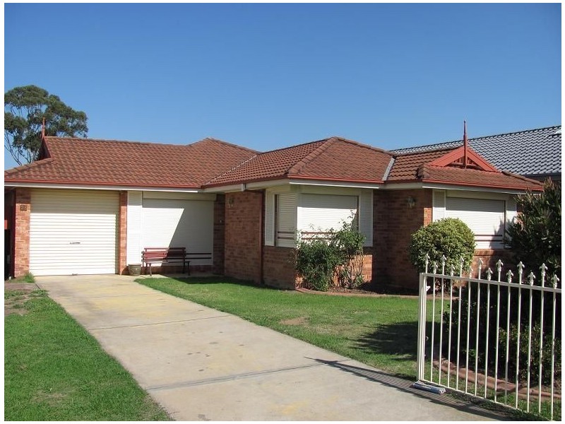 25 Cyclamen Place, Macquarie Fields NSW 2564