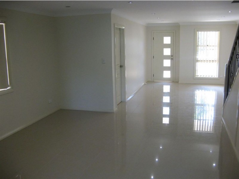 2/122 Ingleburn Road, Ingleburn NSW 2565