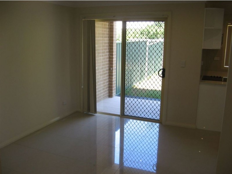 2/122 Ingleburn Road, Ingleburn NSW 2565