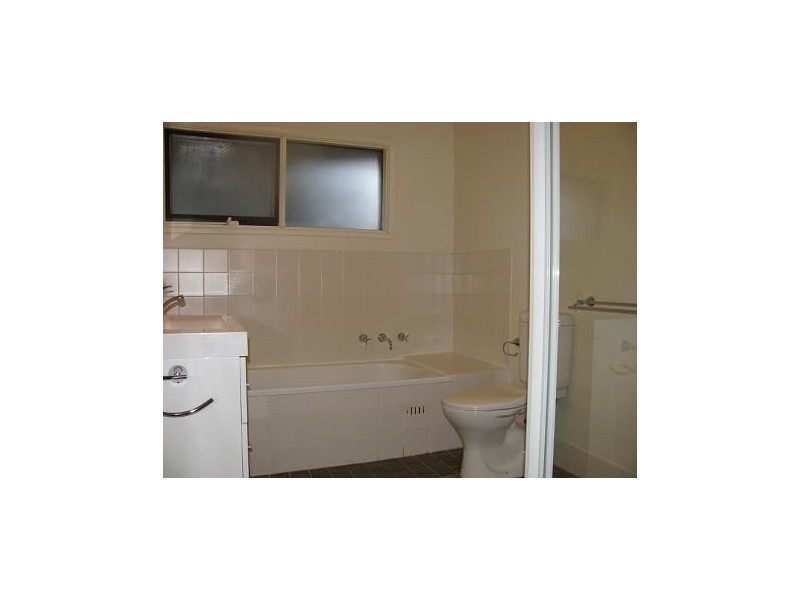 18/15-19 Fourth Avenue, Macquarie Fields NSW 2564