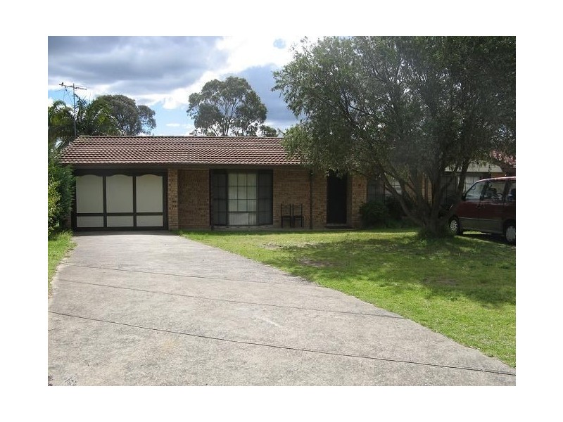 14 Nigel Place, Macquarie Fields NSW 2564