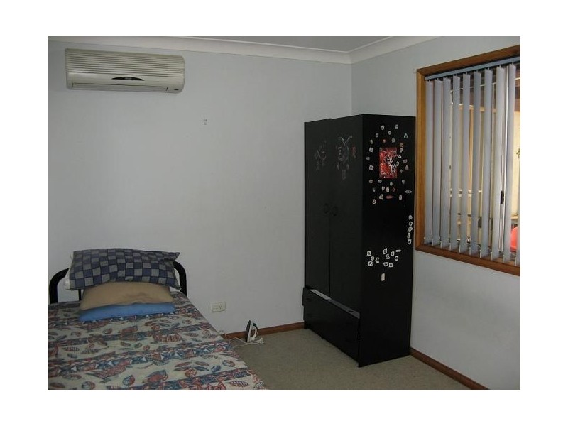 15 Moonstone Place, Eagle Vale NSW 2558