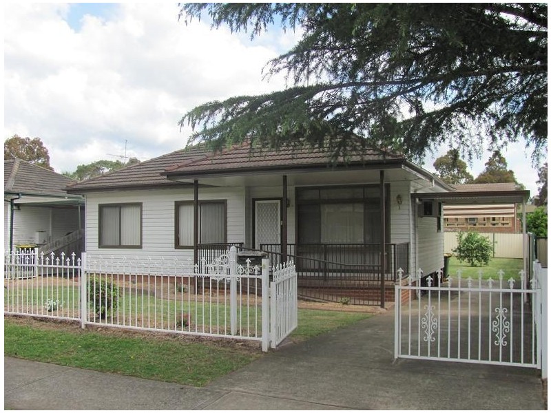 61 Wattle Avenue, Macquarie Fields NSW 2564