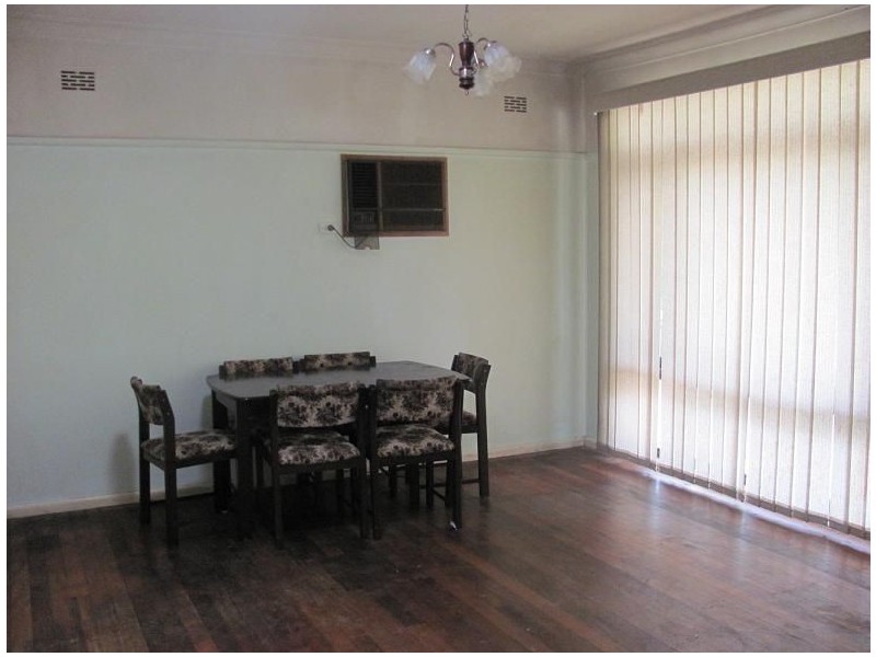 61 Wattle Avenue, Macquarie Fields NSW 2564