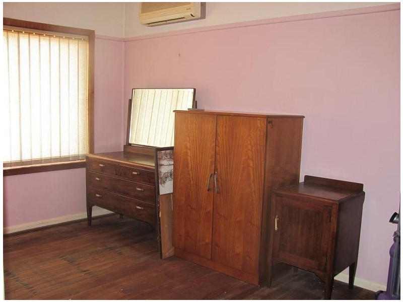 61 Wattle Avenue, Macquarie Fields NSW 2564