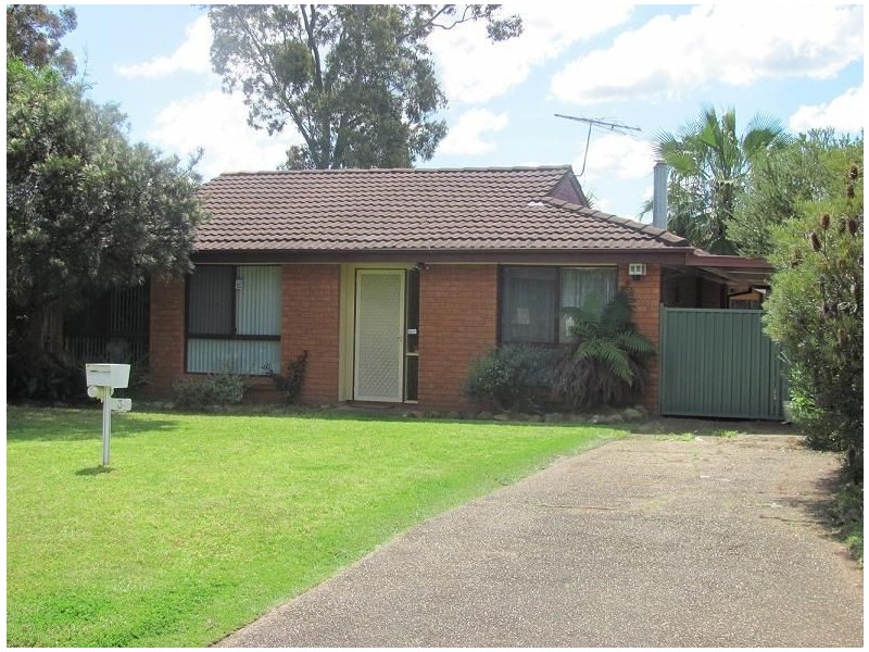 3 Hodkin Place, Ingleburn NSW 2565