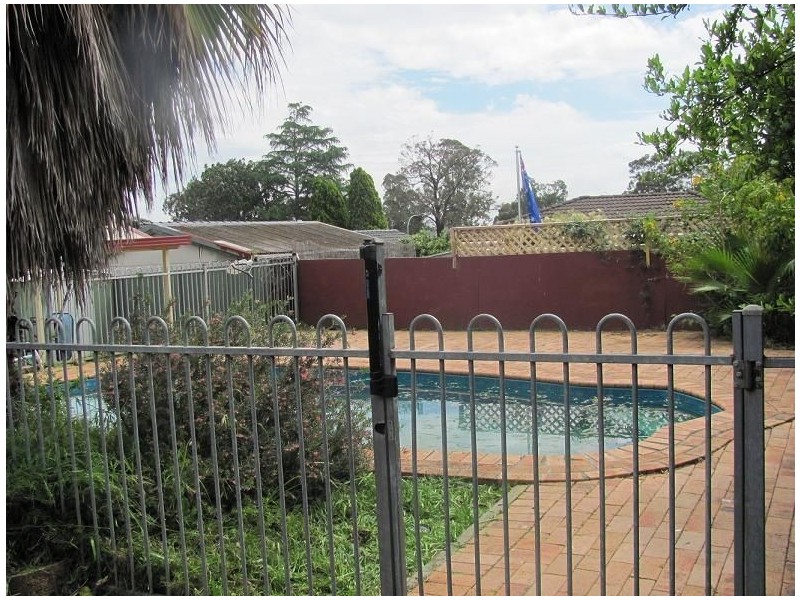 3 Hodkin Place, Ingleburn NSW 2565