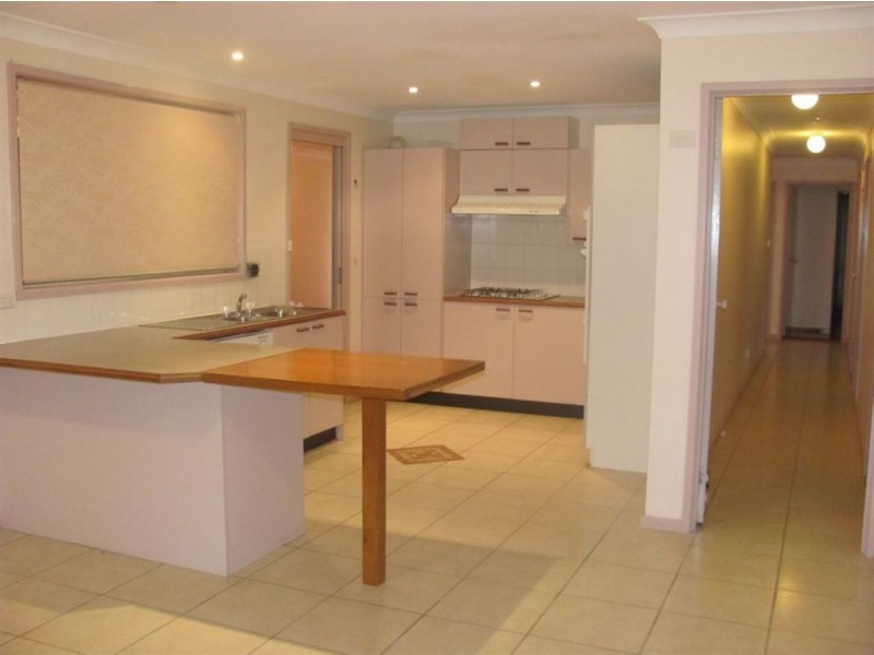 15 Azalea Place, Macquarie Fields NSW 2564