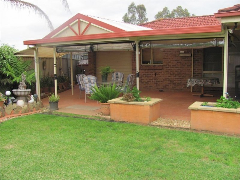 15 Azalea Place, Macquarie Fields NSW 2564