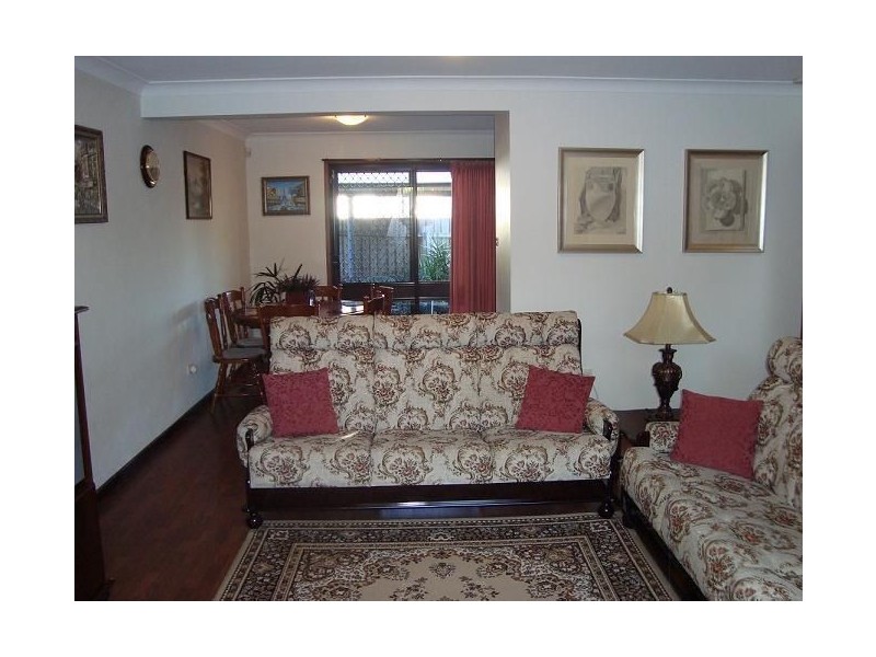 11/6 Jacquinot Place, Glenfield NSW 2167