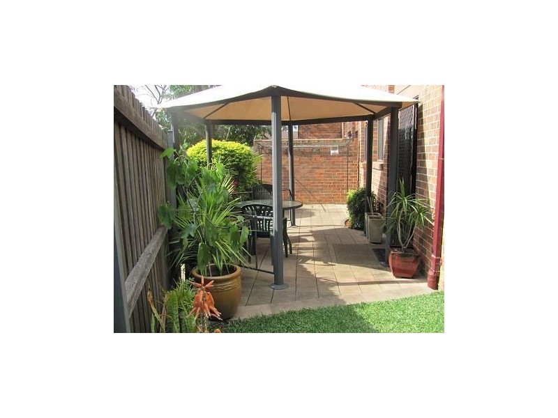 11/6 Jacquinot Place, Glenfield NSW 2167