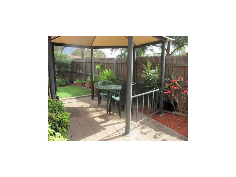 11/6 Jacquinot Place, Glenfield NSW 2167