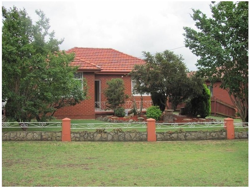 36 Parkland Avenue, Macquarie Fields NSW 2564