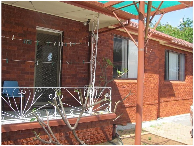 36 Parkland Avenue, Macquarie Fields NSW 2564