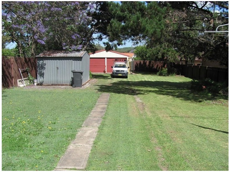 36 Parkland Avenue, Macquarie Fields NSW 2564