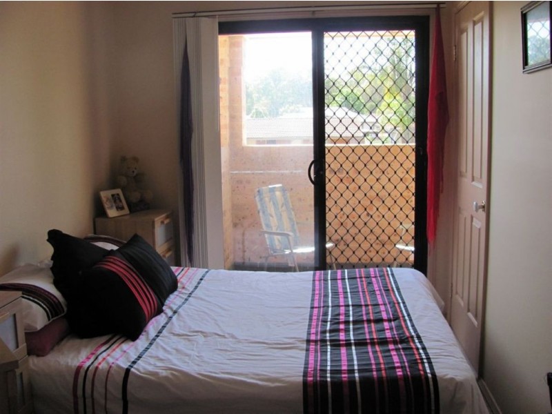 1/14 Westringia place, Macquarie Fields NSW 2564