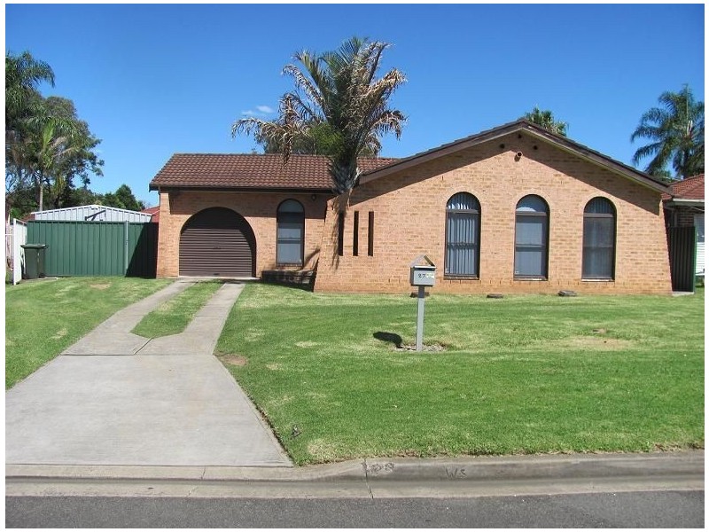 27 Evelyn Street, Macquarie Fields NSW 2564