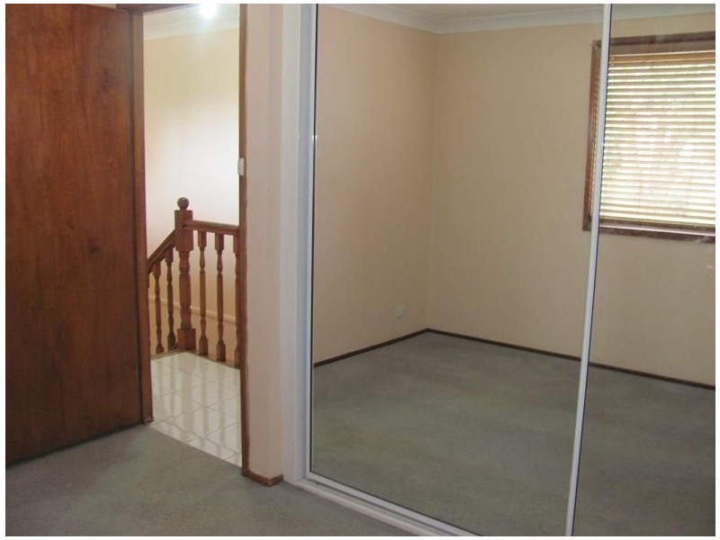 2/18 Hosking Crescent, Glenfield NSW 2167