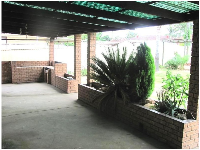 18 Evelyn Street, Macquarie Fields NSW 2564