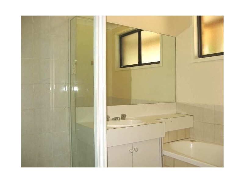 136 Helicia Road, Macquarie Fields NSW 2564