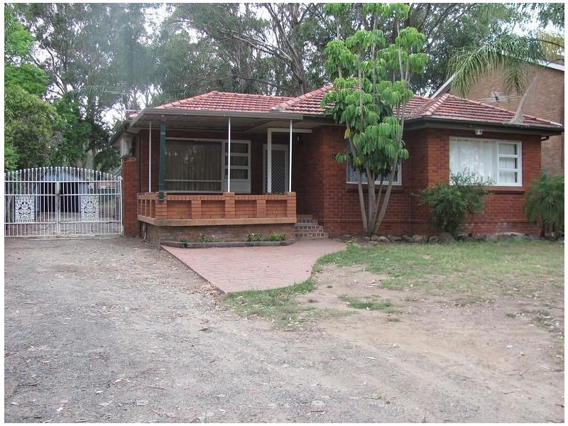 121 Parliament Road, Macquarie Fields NSW 2564